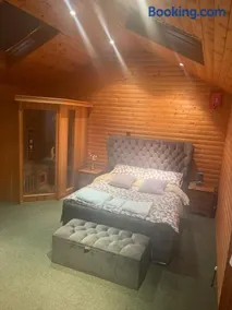 Large Private En-suite Space - Image 5