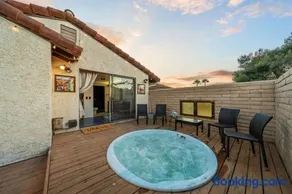 Entire Private Home with 3 Bedrooms 2 Bathrooms, Mountain View, Jetted Tub, 2500 sqft, King Bed,Garage, Available Now - Image 4