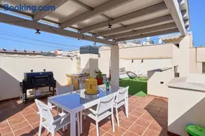 Amplio Ático De 2 Habitaciones - Image 2