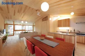 ひろびろ空間の3階建デザイナーズ住宅 - Image 1
