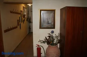 Farmhouse Meteora Garden - Image 5