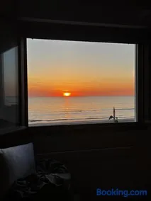 Appartement ambiance chalet sur digue face mer 8 personnes - Image 1