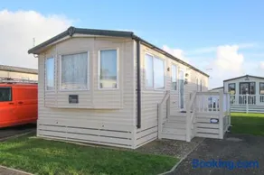 Bayview Retreat - 3 bedrooms with decking sleeps 6 - Image 2