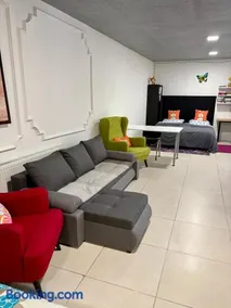 Priestranný apartmán v centre mesta - Image 3