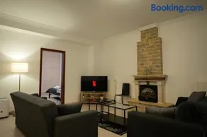 Spacious home - Image 1
