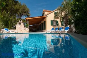 Exclusive Beachfront Villa with Pool for 8 at Island Brač - Image 3