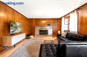Charming Countryside Getaway - Image 3