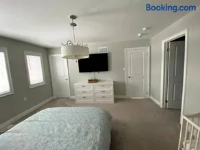 Cozy 3 bedroom home perfect for small gatherings - Image 1