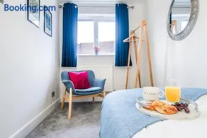 2 Bed Elegant home with Parking in Harlow - Image 3