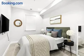 Luxury 3BR & Parking in Central DC - Steps to Metro - Image 2