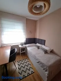 Piso acogedor con terraza - Image 3