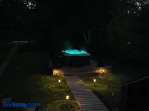 Jacuzzi au bord de la rivière - Image 3