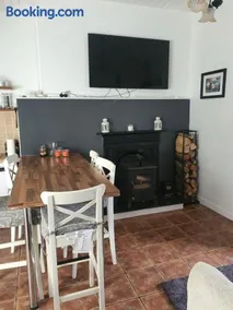 The Speak Easy Cottage Multyfarnham -Two Bedroom - Image 2