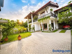 The Oak Residence - Image 1