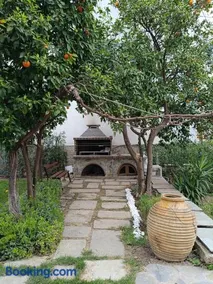 Betty's Garden House - Image 2