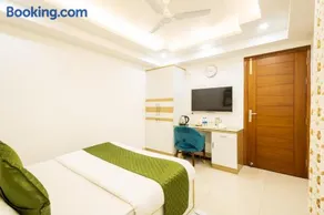Hotel Krish - Near Medanta and Fortis Hospital Gurugram - Image 2