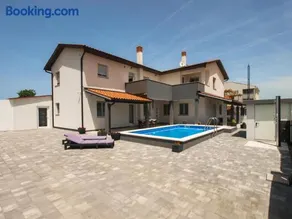 4 Stars Apartments-Pikula - Image 4
