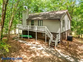 Waterfront home with dock on Kerr Lake! - Image 1