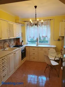 Chic Apartment - Image 1