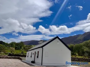 Cottage Sleeps 4 with Parking - Image 1