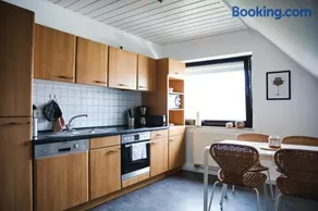 DG-Wohnung mit sonnigem Balkon - Image 2