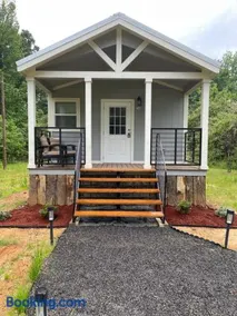 Charming Tiny Home! Close to Oxford, Sardis Lake, Safari Animal Zoo - Image 2