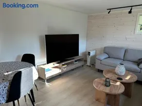 Bright and cozy apartment on Tau - Image 1