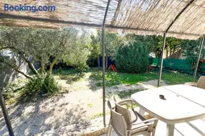 AC - Car parking - Garden - Near Ramparts - Image 5
