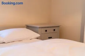 Bumble Bee Cottage Witney Serviced accommodation - Image 3