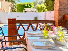 Cozy holiday home with pool in St Pere Pescador - Image 3