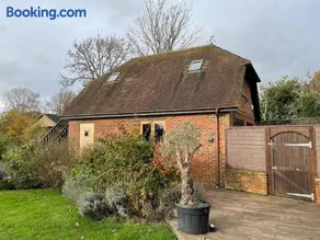 Private Countryside Annexe with Exclusive Wood Burner, Outdoor Hot Shower & Views - Image 2
