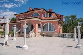 Apartments and Rooms Villa Chiara - Image 2