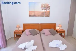 Sunny Rooms - Image 1