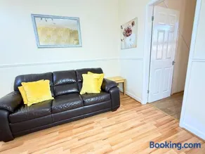 Spacious 3-Bedroom House in St Helens with Parking - Image 4