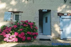 Entire apartment with swimming pool near Aubeterre - Image 4