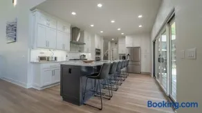 Beaver Lake Retreat with Hot Tub & Game Room - Image 4