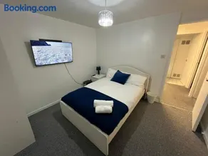 3 bedroom Luxurious Property - Image 5