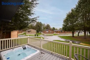 The Beak Lodge with Hot Tub - Image 2