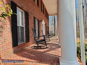 Living Easley Manor - With Amazing Hot Tub! - Image 1