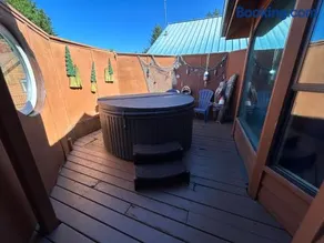 Ocean Cabin 28 w Private Jacuzzi Pet Friendly - Image 4