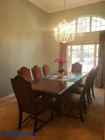 Fully furnished lakefront Retreat - Image 2