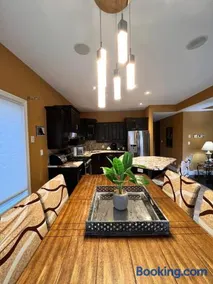 The Bards Roost - 3BR King Ensuite Family Friendly - Image 3