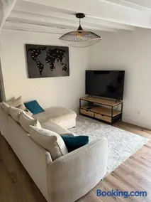 Maison au calme avec terrasse privée - Image 2