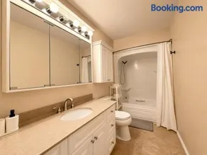 Fully Furnished, Crew-Friendly 4BR, 2 Living Areas, Free Parking, Corporate Housing - Image 1