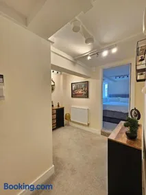 Pancinos Guest House Newmarket High Street - Image 4