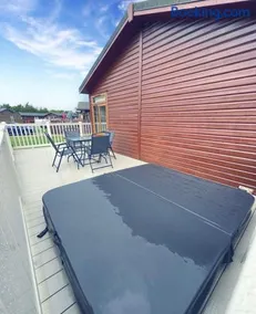 Chestnut Lodge With Hot Tub - Image 4