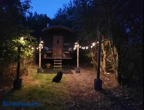 Hide and Sheep Shepherds Hut - Image 4