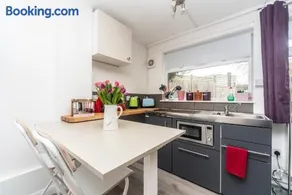 11 Boutique studio apartment perfect for peaceful getaway, secluded garden, quiet location - Image 5