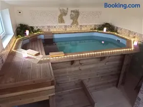 Studio de Charme Avec Piscine de Relaxation - Image 4