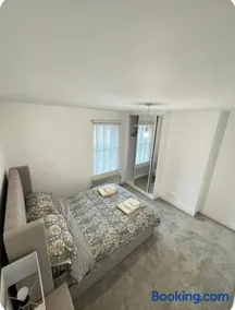 The Cottage - South London - Image 2